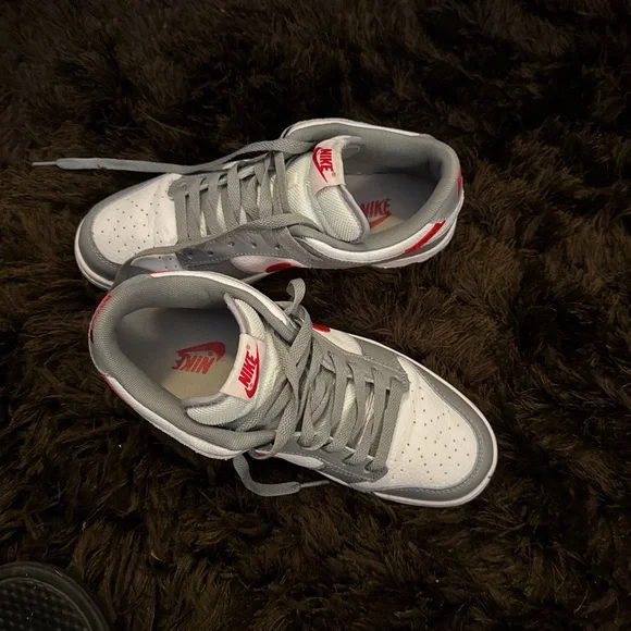 Nike Gray and White Shoes with Vibrant Red Logo - Picture 3 of 5